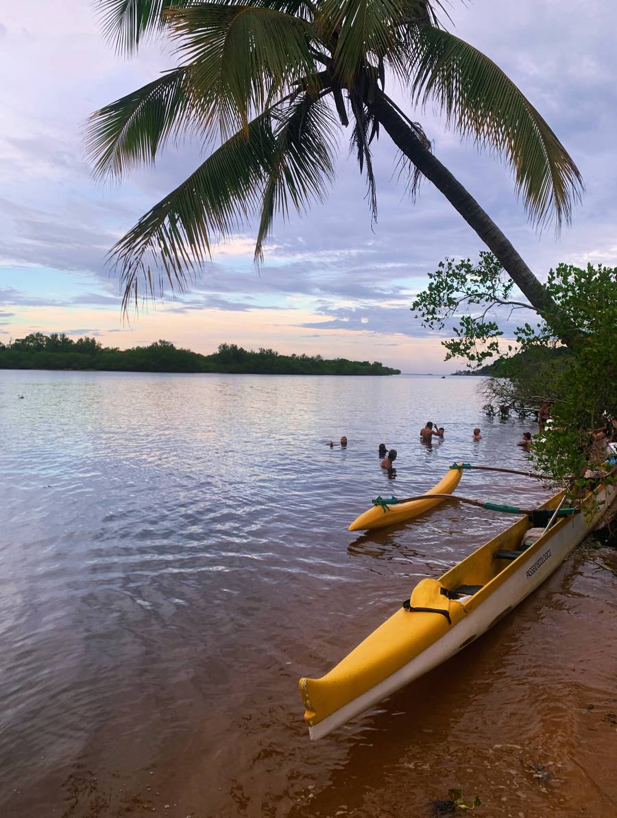 Canoas ao pôr do sol
